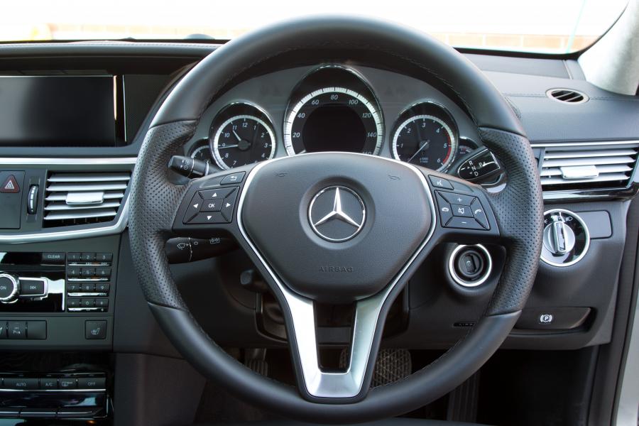  Mercedes-Benz E300 Hybrid Saloon 2012 года  (фото 24 из 58)